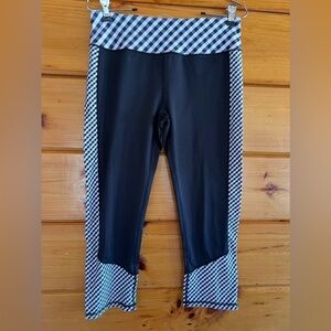 Kyodan Black White Checkered Gingham Capri
Yoga Leggings M